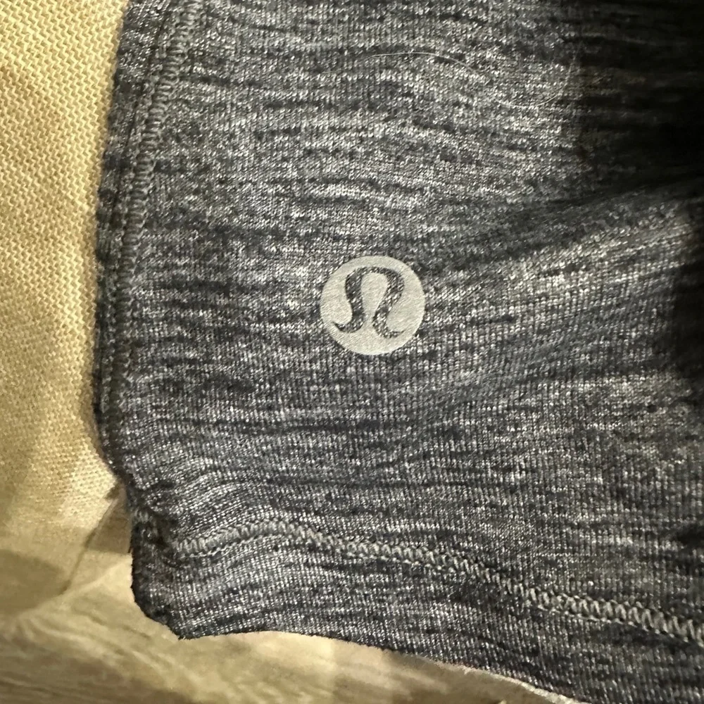 🛍️lululemon tank top with twisted back size 4 excellent